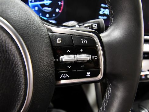 Certified 2024 Kia Carnival SX Prestige FWD image 22