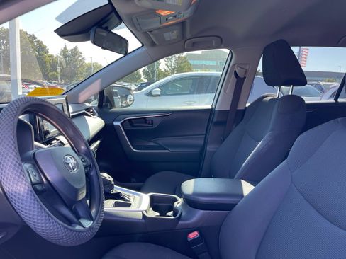 Used 2020 Toyota RAV4 LE w/ Carpet Mat Package FWD image 5