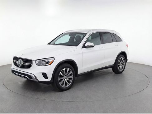 Used 2024 Mercedes-Benz GLC 300 4MATIC image 3