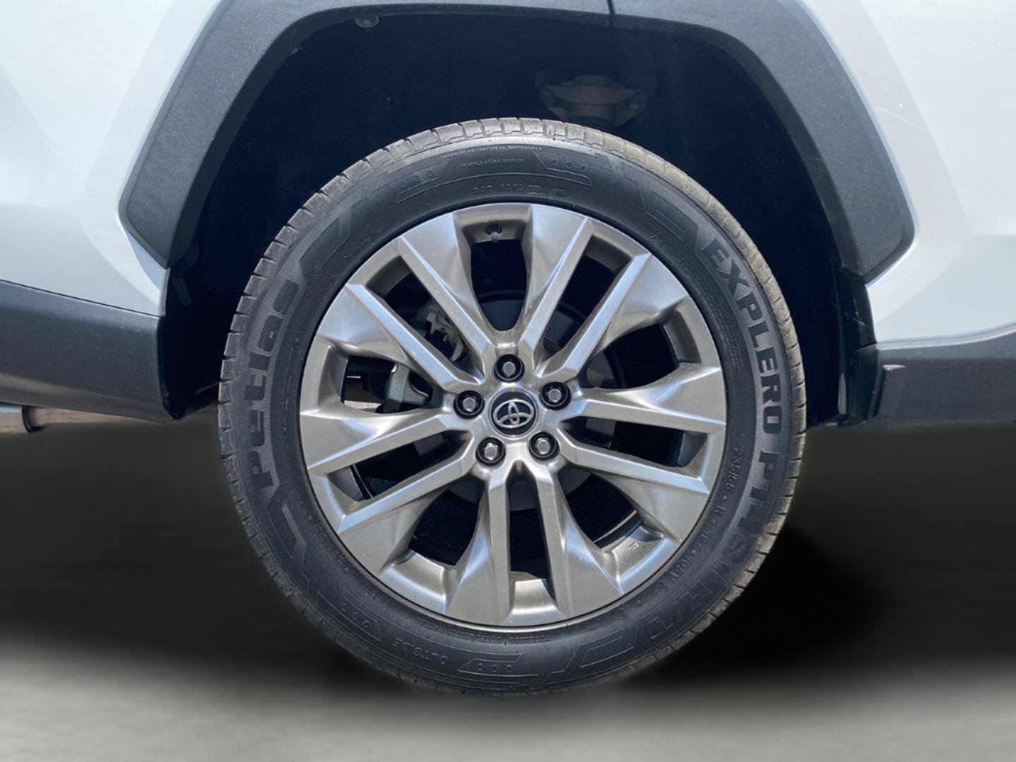 Used 2020 Toyota RAV4 XLE Premium FWD image 10