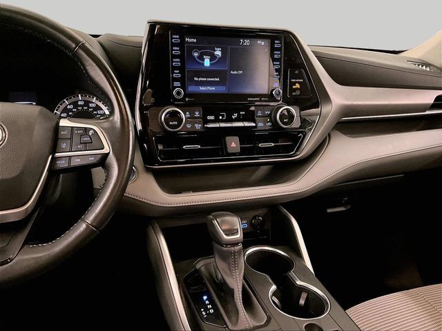 Used 2022 Toyota Highlander LE AWD/4WD image 6