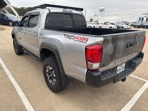 Used 2016 Toyota Tacoma TRD Off-Road image 3