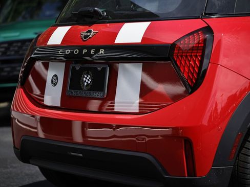 New 2026 MINI Cooper 2-Door Hardtop FWD image 9
