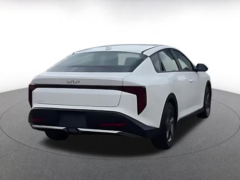 Used 2025 Kia K4 LXS image 9