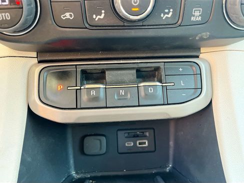 Used 2023 GMC Acadia Denali image 17