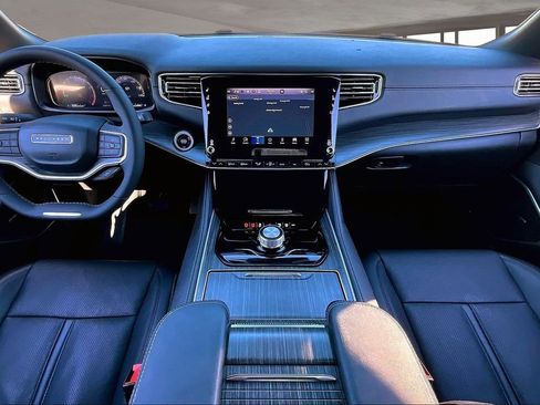 Used 2024 Jeep Wagoneer L Series II image 7