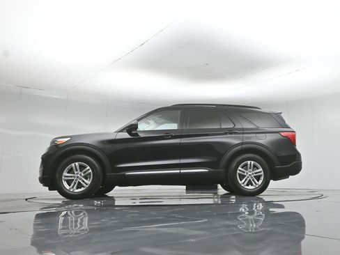 Used 2024 Ford Explorer XLT w/ Equipment Group 202A RWD image 8