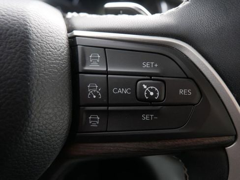 Used 2023 Jeep Grand Cherokee L Limited w/ Luxury Tech Group II AWD/4WD image 23