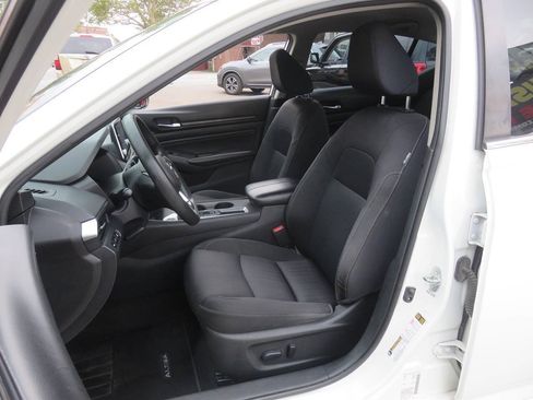 Used 2019 Nissan Altima 2.5 S FWD image 10