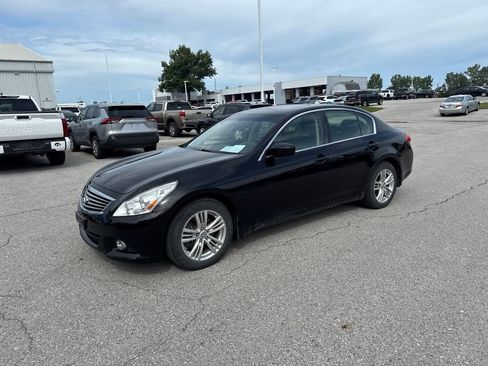 Used 2013 INFINITI G37 x Sedan w/ Premium Pkg AWD/4WD image 2