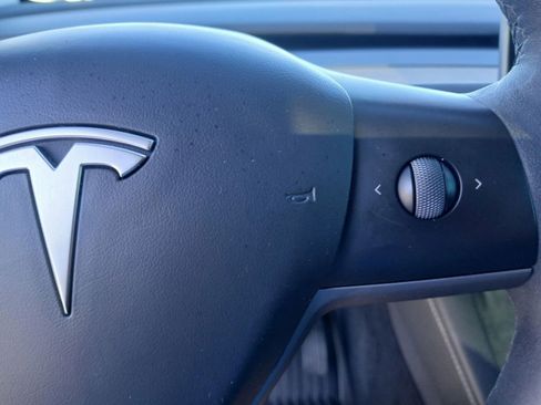 Used 2024 Tesla Model Y Long Range image 31