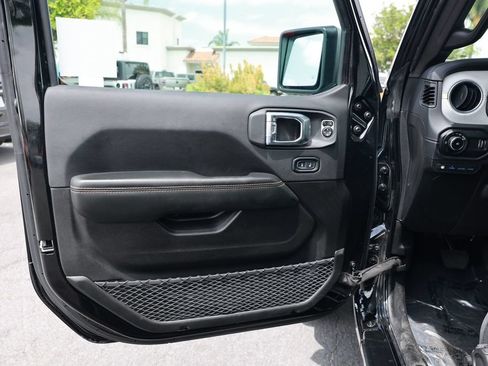 Used 2025 Jeep Wrangler Unlimited Sahara w/ Safety Group AWD/4WD image 17