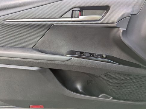 Used 2025 Toyota Camry SE image 11