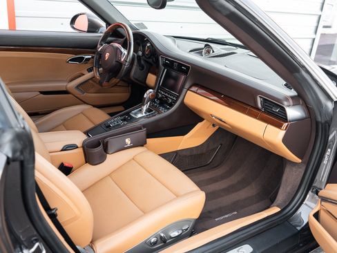 Used 2015 Porsche 911 Turbo S w/ High-end Infotainment Package AWD/4WD image 28