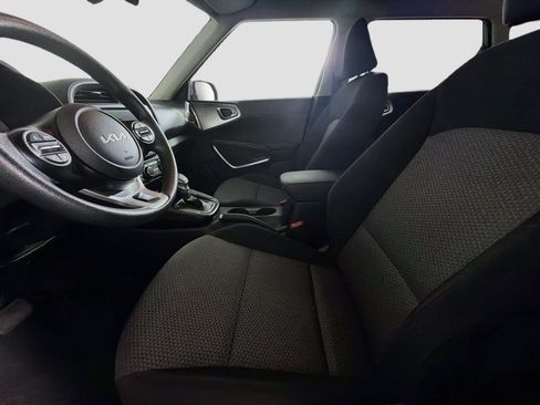 Used 2025 Kia Soul LX w/ LX Technology Package FWD image 13
