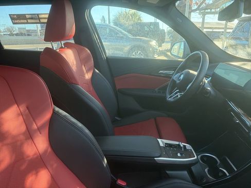 Used 2025 BMW X1 xDrive28i image 3