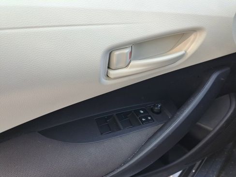 Used 2025 Toyota Corolla LE image 33