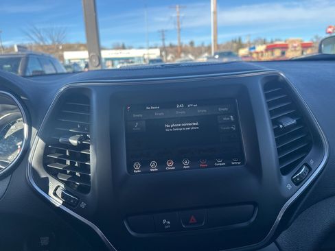 Used 2020 Jeep Cherokee Latitude Plus image 43