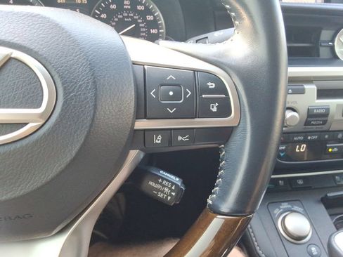 Used 2016 Lexus ES 350 w/ Luxury Package w/Wood Trim FWD image 27
