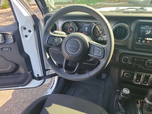 Used 2023 Jeep Wrangler Sport AWD/4WD image 17