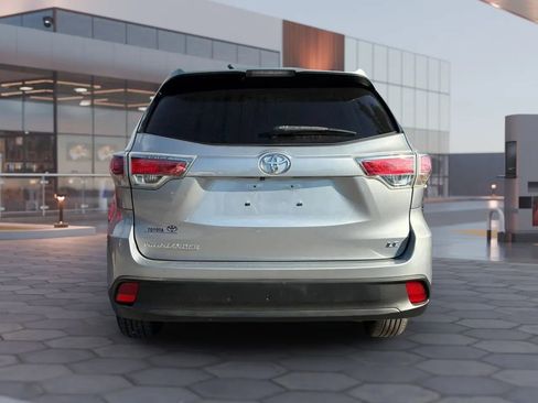 Used 2015 Toyota Highlander LE image 5