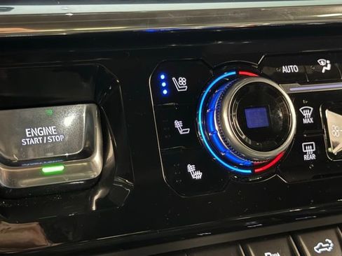 Used 2024 GMC Sierra 3500 Denali w/ Denali Reserve Package image 32