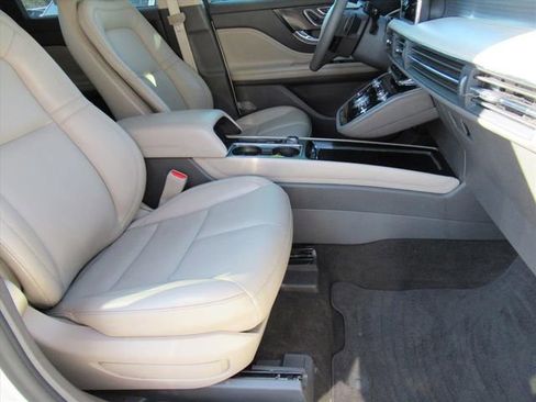 Used 2022 Lincoln Corsair FWD image 9