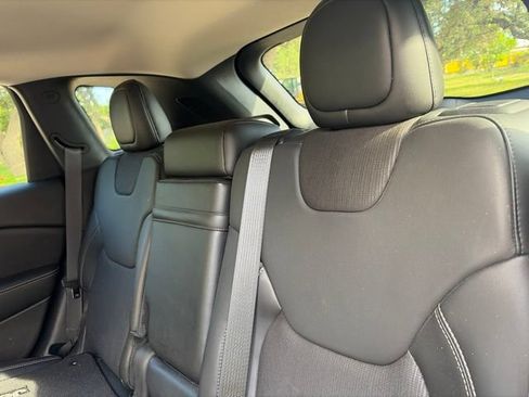 Used 2018 Jeep Cherokee Latitude Plus FWD image 7