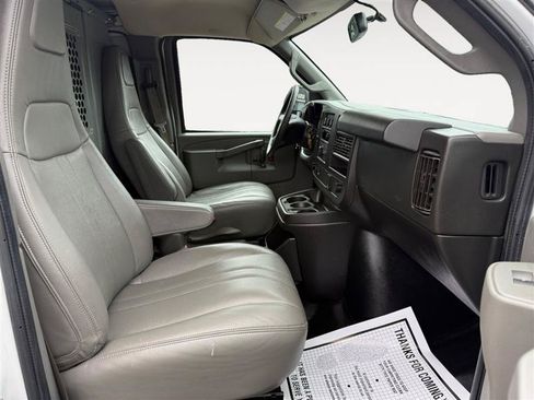 Used 2020 Chevrolet Express 3500 RWD image 18