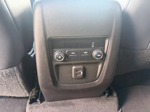 Used 2019 Buick Enclave Essence FWD image 39