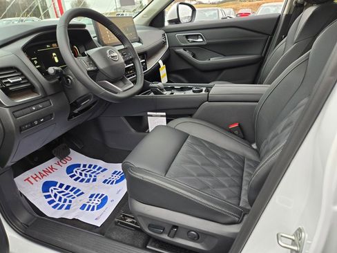 New 2026 Nissan Rogue Platinum image 4