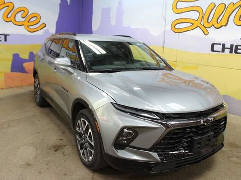 Used 2025 Chevrolet Blazer RS FWD image 2