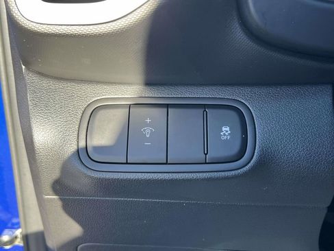 Used 2024 Hyundai Venue Limited image 24