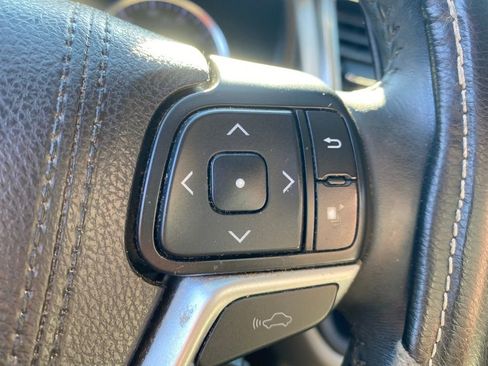 Used 2016 Toyota Highlander Limited Platinum image 29