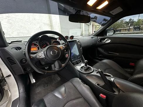 Used 2009 Nissan 370Z Touring RWD image 18