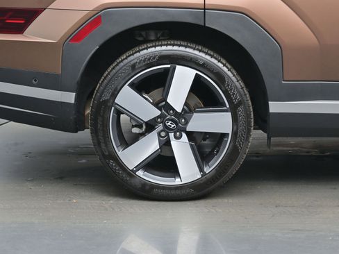 Used 2025 Hyundai Santa Fe Limited image 9