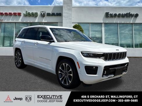 Used 2023 Jeep Grand Cherokee Overland w/ Luxury Tech Group IV AWD/4WD image 5