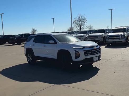New 2026 Chevrolet Equinox LT image 2