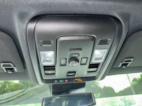 Used 2025 Chevrolet Suburban LT w/ Comfort Package RWD image 19