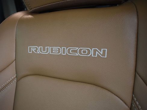 Used 2023 Jeep Gladiator Rubicon w/ Cold Weather Group image 14