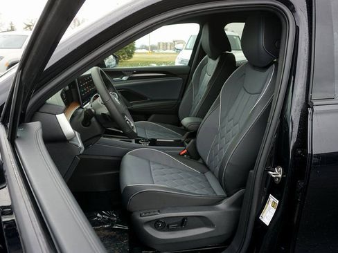 New 2026 Volkswagen Tiguan SEL R-Line AWD/4WD image 9