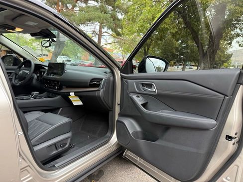 New 2026 Nissan Rogue Platinum w/ Platinum Premium Package image 13