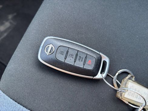 Used 2025 Nissan Versa SV FWD image 21