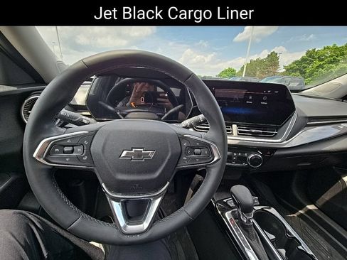 Used 2025 Chevrolet Trax ACTIV w/ Sunroof Package FWD image 18