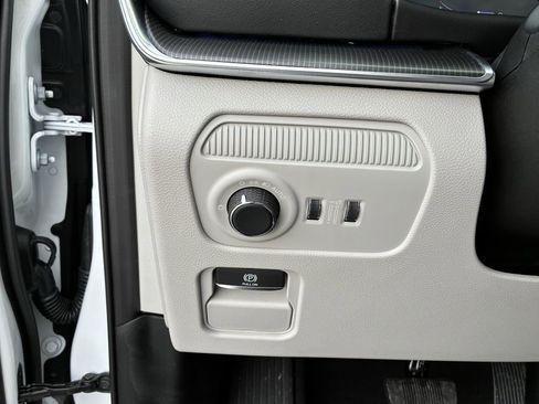 New 2026 Jeep Grand Wagoneer Summit AWD/4WD image 19
