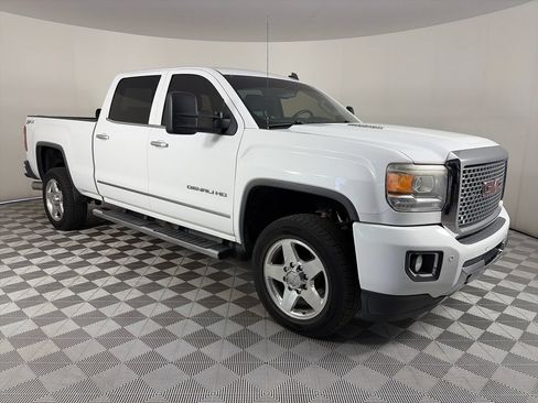 Used 2015 GMC Sierra 2500 Denali w/ Duramax Plus Package AWD/4WD image 1