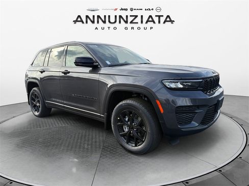 New 2025 Jeep Grand Cherokee Altitude image 7