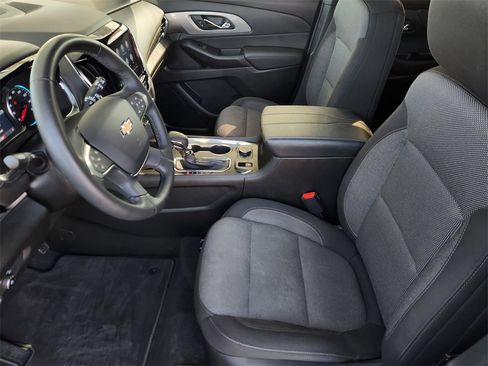 Used 2023 Chevrolet Traverse LT image 13