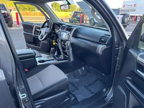Used 2019 Toyota 4Runner SR5 AWD/4WD image 37