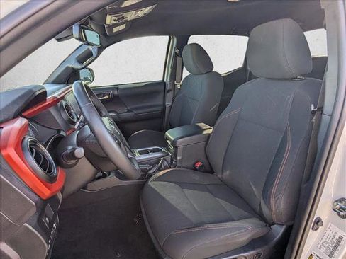 Used 2020 Toyota Tacoma TRD Off-Road image 15